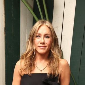 Jennifer Aniston costuma a comer aveia toda manhã, mas incrementa claras de ovo para a refeição ficar proteica