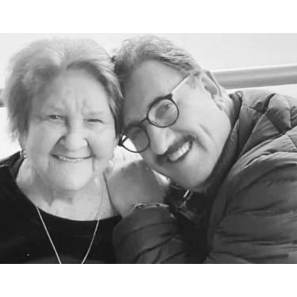 Ratinho lamenta morte da mãe com homenagem emocionante: 'Uma parte de mim se vai com ela'