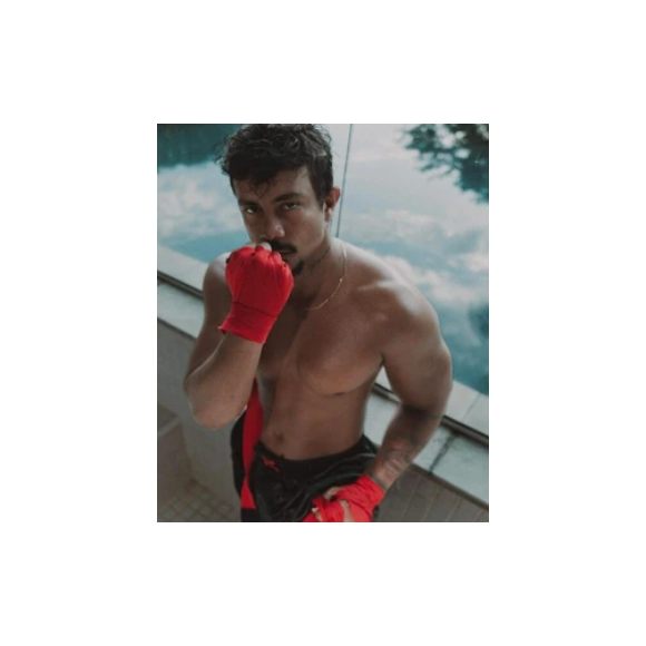 Mansão de Xamã tem espaço para trenos, como o boxe