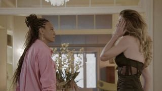 A psicologia sugere que as pessoas que permanecem em silêncio durante as conversas, em vez de se esforçarem para serem ouvidas, não são nem tímidas nem desinteressadas