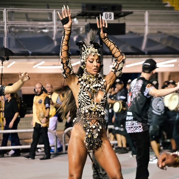 A virilha sarada de Sabrina Sato arrancou elogios na web