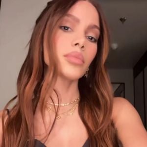 Antes e depois de Anitta: cantora surge com nova aparência em foto ao lado de Sofia Vergara e mais famosos e agita web. 'Trocou de rosto'