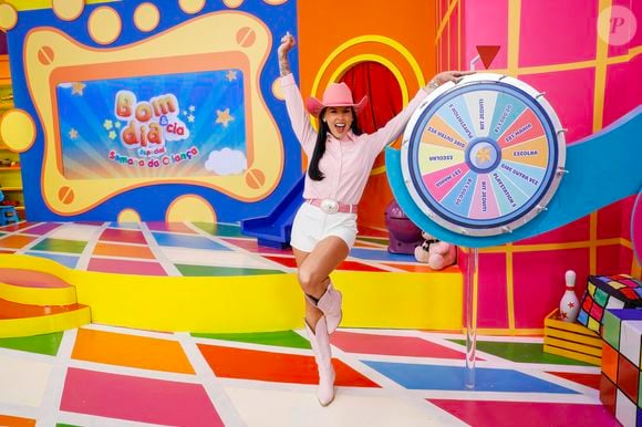 Essa é a foto mais recente de Ana Castela, apresentando o 'Bom Dia & Companhia', do SBT. Mudou muito?