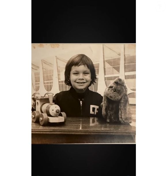 César Tralli usou seu Instagram para revelar fotos inéditas de quando era criança