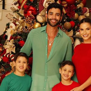 Gusttavo Lima com Andressa Suita e os filhos, Samuel e Gabriel, em foto do Natal 2023