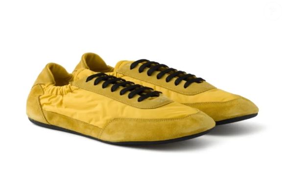 Dentro da coleção sustentável da marca, os tênis Re-Nylon se destacam por unir o icônico minimalismo da Prada com uma pegada urbana e moderna