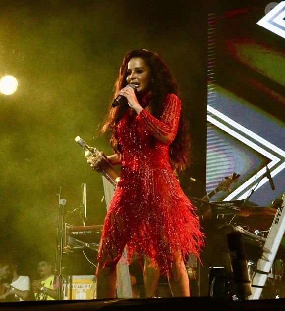 Olha que diferente a cantora Maraisa fica de cabelo enrolado!