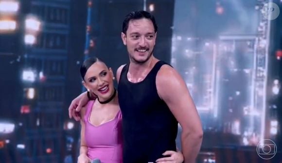 Allan Souza Lima tinha acabado de se apresentar quando Lívia Andrade comentou a polêmica com Dado Dolabella