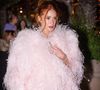 Belíssima! Marina Ruy Barbosa brilha em Cannes com look de plumas rosa e anel de noivado de R$ 1 milhão; veja fotos