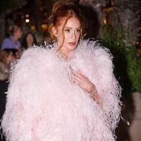 Belíssima! Marina Ruy Barbosa brilha em Cannes com look de plumas rosa e anel de noivado milionário; veja fotos