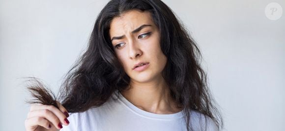 O cabelo molhado fica mais vulnerável à quebra, por isso exige cuidados especiais logo após o banho