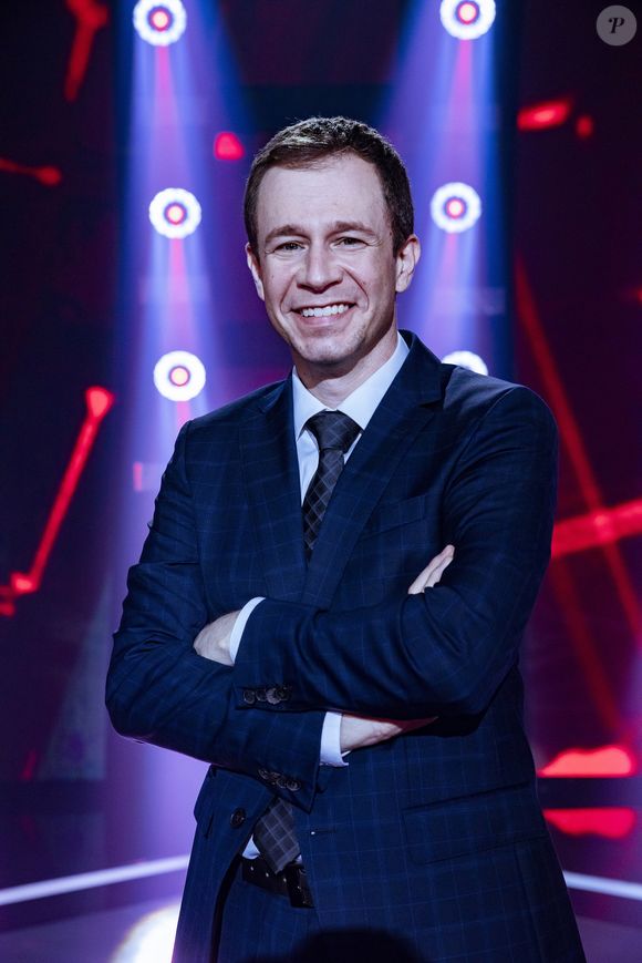 Tiago Leifert volta ao comando do 'The Voice Brasil' e faz comparações diretas com os bastidores da Globo