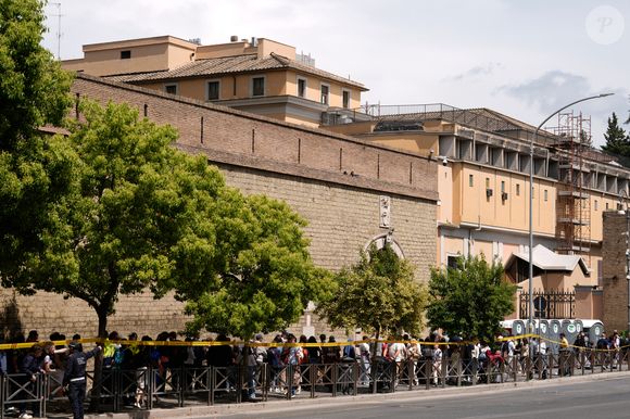 Filas quilométricas cercam o Vaticano para a despedida do Papa Francisco