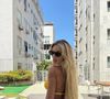 Voltando à rotina normal, Yasmin Brunet posou em novas fotos de biquíni fio-dental