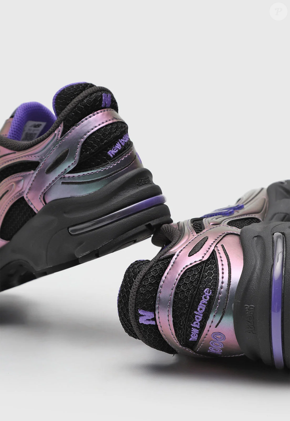 Versátil e moderno, New Balance 1000 combina com looks all black, branco e até azul marinho para diferentes ocasiões