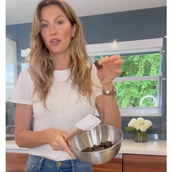 Gisele Bündchen segue uma dieta super saudável, mas não deixa de comer o chocolate no seu dia a dia