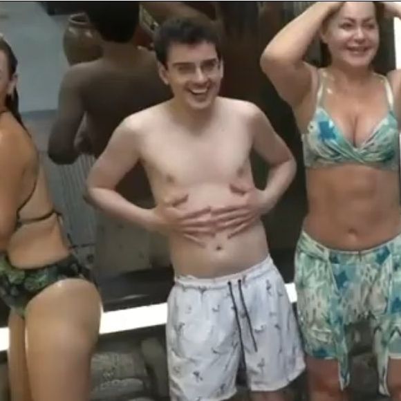 Apresentador nega episódio do camarim e acusa SBT de boicote