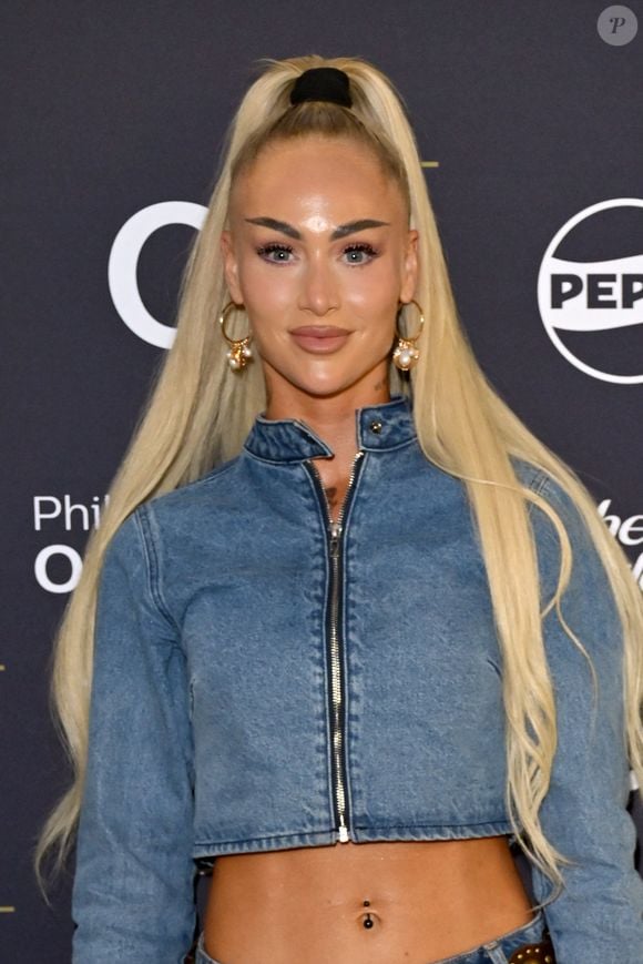 Enquanto isso, os lábios de Alisha Lehmann também pareceram ter ganhado mais volume