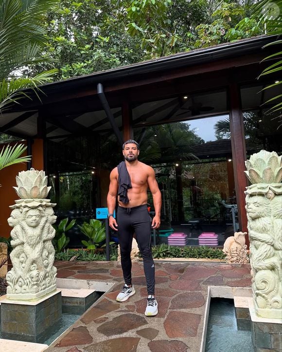 O médico Pedro Andrade tem sido apontado como novo namorado de Sandy nos últimos meses