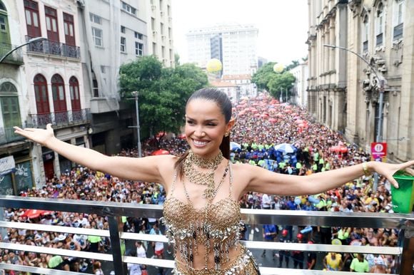 Juliette curtiu o Bloco da Anitta de cima do trio neste sábado (21) no Centro do Rio de Janeiro