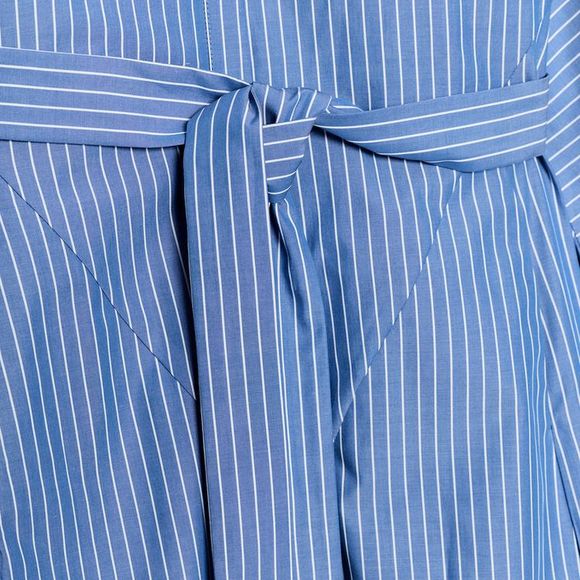 Para quem procura um vestido versátil para usar do trabalho ao fim de semana, a camisa vestido da Zara aparece como uma das melhores apostas da liquidação, com desconto de 30%