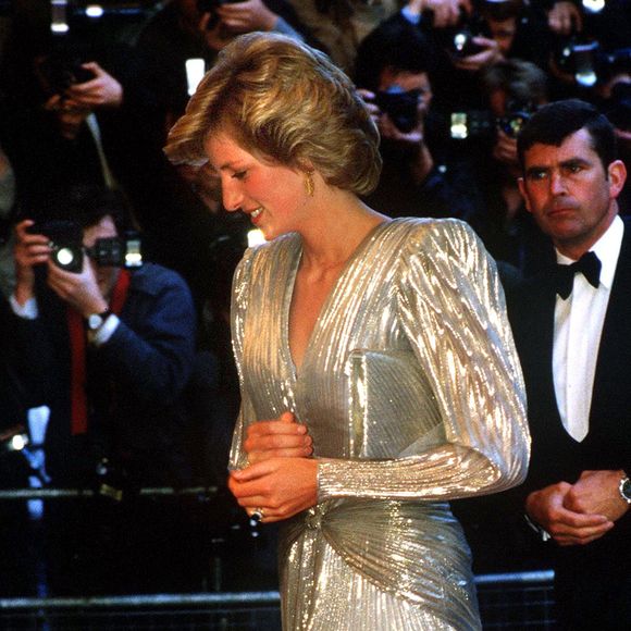 Metalizados em alta em 2026: Diana foi à premier de 'A View to Kill' com look prateado em 1985 e sapatos no mesmo tom