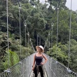 Sandy foi conhecer a Costa Rica com o namorado