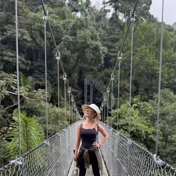 Sandy foi conhecer a Costa Rica com o namorado