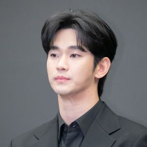 Kim Soo-hyun e Kim Sae-ron: nova polêmica envolvendo visita à noite e foto bebendo soju cai na web e agência do ator se pronuncia