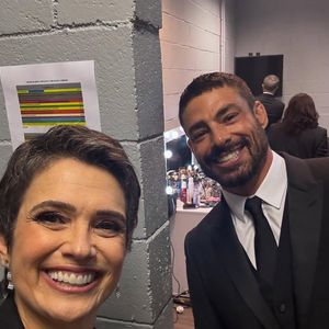 Além do pai, Cauã Reymond também posou com Sandra Annenberg nos bastidores da festa de 50 anos da TV Globo