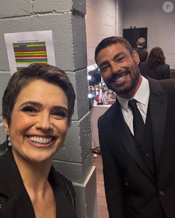 Além do pai, Cauã Reymond também posou com Sandra Annenberg nos bastidores da festa de 50 anos da TV Globo