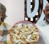 Odeio aquele gosto de alho que nunca sai da boca depois de comer: aprendi com chef Henrique Fogaça, do 'MasterChef Brasil', um segredo infalível com leite