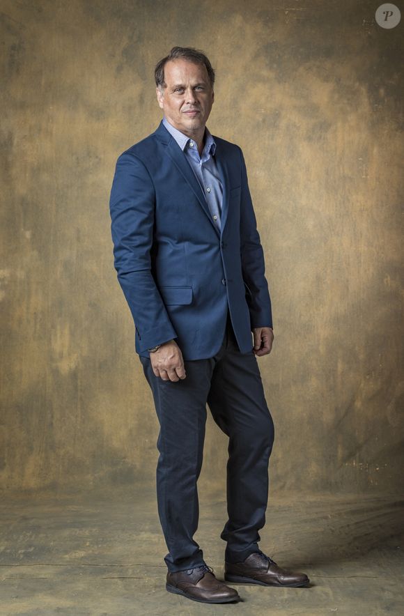2019: o terno foi o traje oficial de seu personagem da novela 'Órfãos da Terra'
