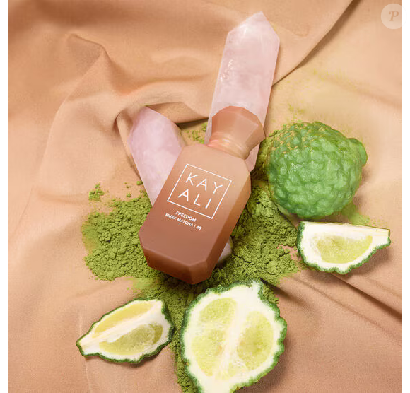 Freedom Musk Matcha | 45 é inspirado em momentos de pausa e conexão, ele combina matcha, mate e bergamota na saída. No coração, entram leite de aveia, baunilha e pralinê caramelizado, criando um efeito cremoso e levemente adocicado