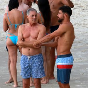 "Você é cara do seu pai" e "Jesus a beleza vem de família... parabéns" foram alguns elogios à dupla