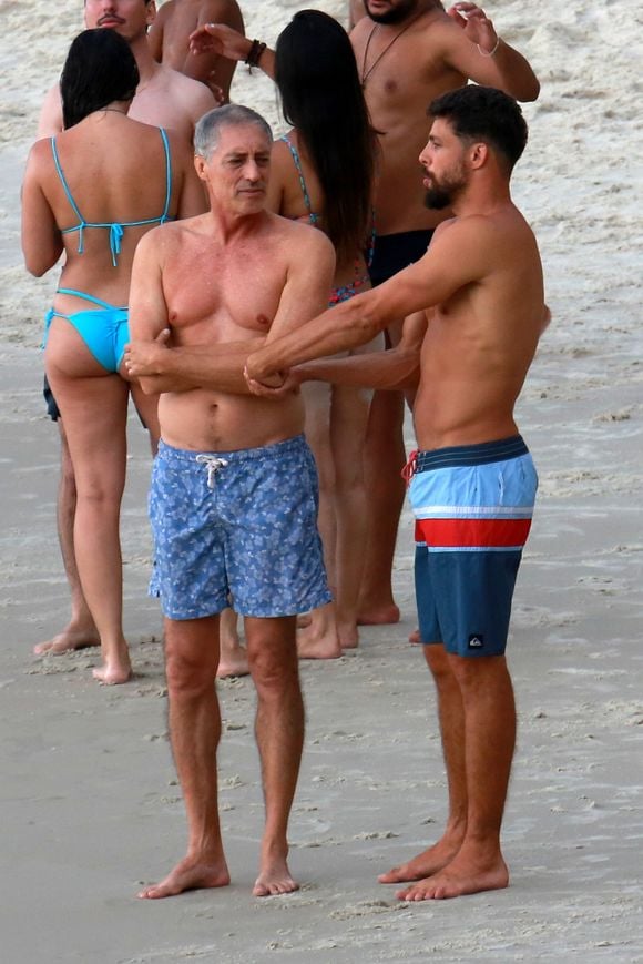 "Você é cara do seu pai" e "Jesus a beleza vem de família... parabéns" foram alguns elogios à dupla