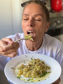 Aposente o branco óbvio: o Nike cor de bacalhau é a escolha chique com muito mais conforto para o feriado da Sexta-feira Santa