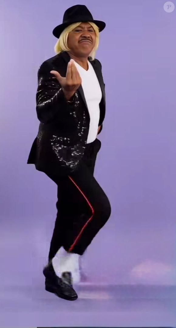 Tiririca aposta em Michael Jackson e inteligência artificial para tentar conquistar o quinto mandato consecutivo na Câmara dos Deputados pelo Ceará, segundo informações da Revista Veja