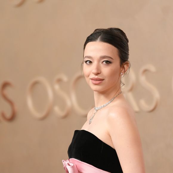 A atriz Mikey Madison superou Demi Moore e Fernanda Torres e saiu do Oscar 2025 com a estatueta de Melhor Atriz