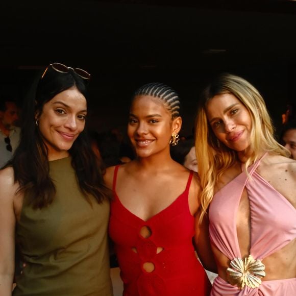 Bella Campos com Carolina Dieckmann e Ingrid Gaigher