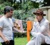 O diretor João Paulo Jabur e o ator Sergio Guizé nos bastidores da cena do reencontro entre Candinho e Samir.