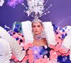 Deborah Secco brilha no Baile da Vogue com look inspirado em Bridgerton e nas notas florais de Comfort Segredos Bridgerton. Luxo, fantasia e performance em um só figurino