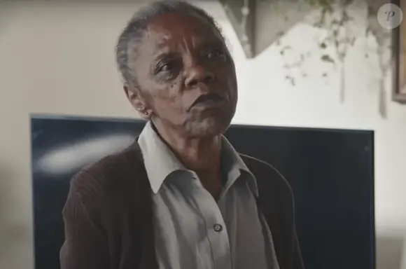 Na novela ‘Vale Tudo’, Nice (Teca Pereira) tem cartas escondidas sobre a mãe verdadeira de Afonso (Humberto Carrão)