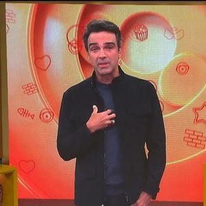 Em um gesto raro no reality, Tadeu Schmidt revelou ao vivo que também estava de luto: 'Meu irmão morreu anteontem'