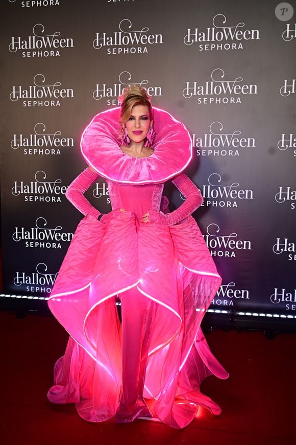 Baile de Halloween da Sephora 2025: Lore Improta levou a tecnologia para o evento com um vestido extravagante com leds