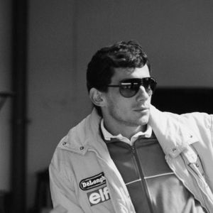 Ayrton Senna foi um piloto muito famoso, tricampeão de Fórmula 1.