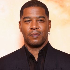 Kid Cudi namorou com Cassie durante um curto período em que ela esteve separada de P. Diddy