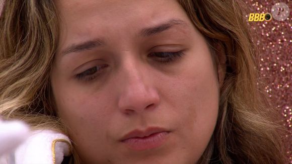 "Eu nem dormi direito ontem, tá?", confessou Samira, preocupada com o que ouviu