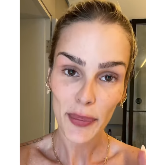 Yasmin Brunet falou com os seguidores sobre o 'método das seis camadas'.