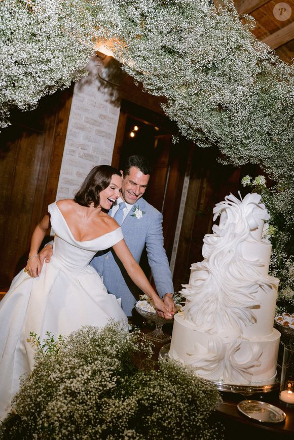 Casamento de Isis Valverde e Marcus Buaiz reuniu diversas celebridades